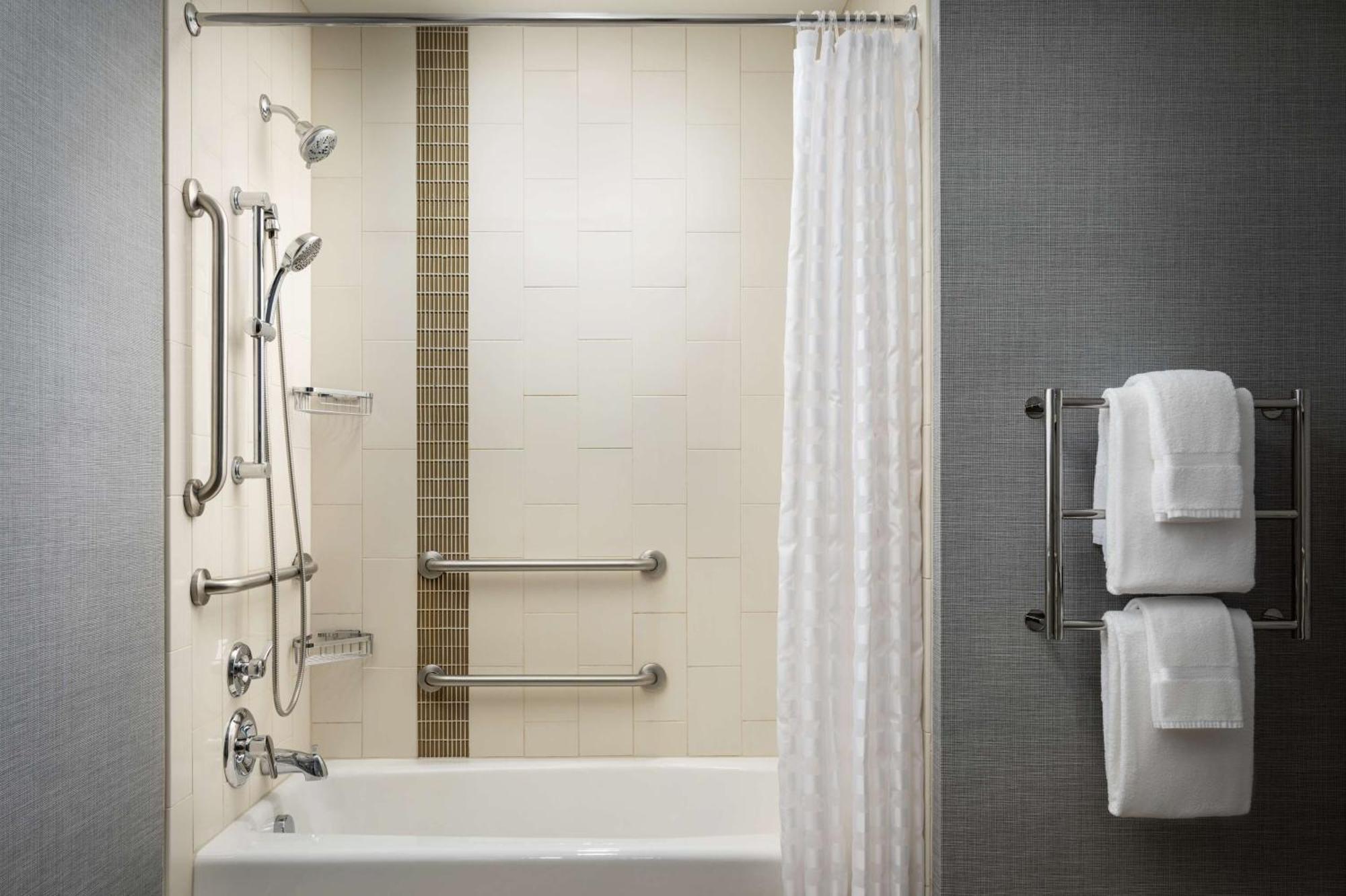 Hyatt Place Canton Lake Cable Екстериор снимка